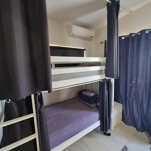 homestay-budget-accommodation-caloundra.hotelssunshinecoast.net/